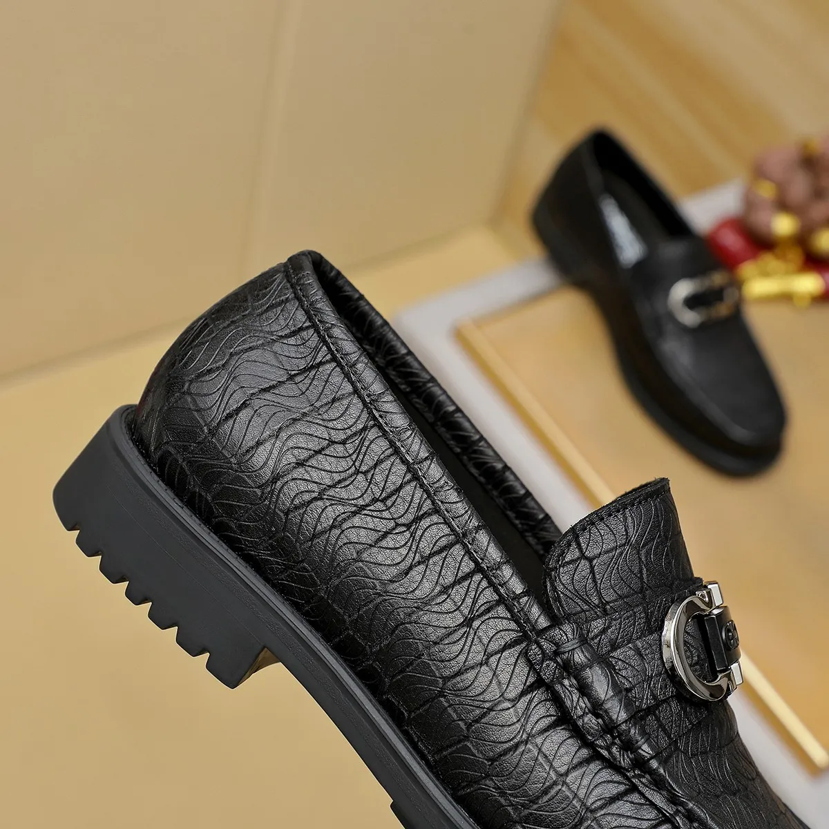 Men's shoes 💰500 Ferragamo [Ferragamo] top imported suit men's shoes 💯Original copy of the official website, product materials: selected imported embossed calfskin + luxury hardware buckle accessories ~ imported water-dyed cow 🐂 leather lining. Strong three-dimensional visual effect, original combination outsole, multiple colors available😘 Size: 38-44 (.45.46. Customized)